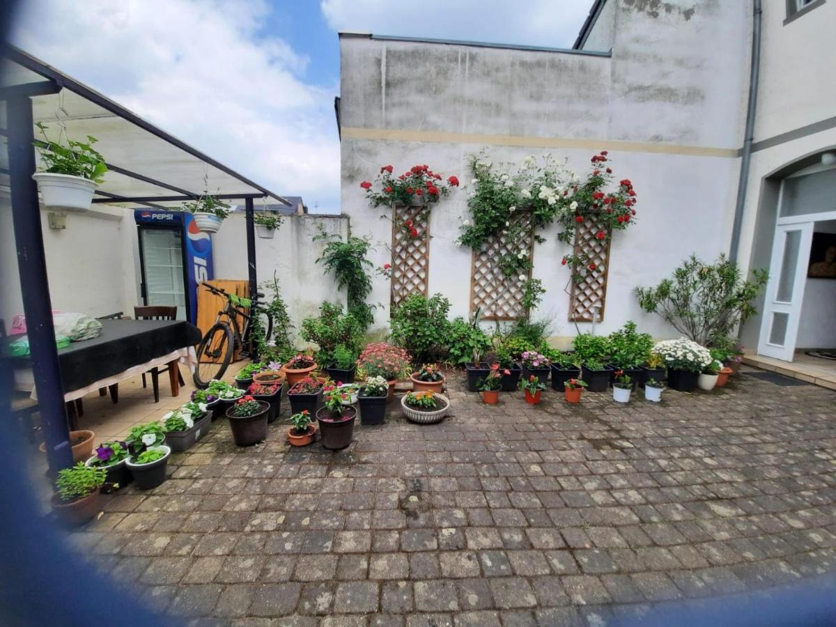 Apartmán Wohnen Beim Uswatta Liyanage Troisdorf Exteriér fotografie